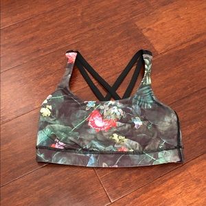 Lululemon Women’s sports bra.